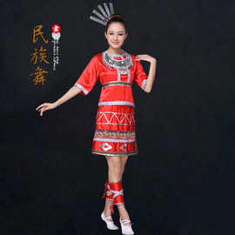 织锦与时尚：驰丝服装引领潮流趋势